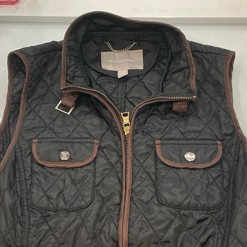 Banana Republic Men's Black Quilted Vest with Brown Trim